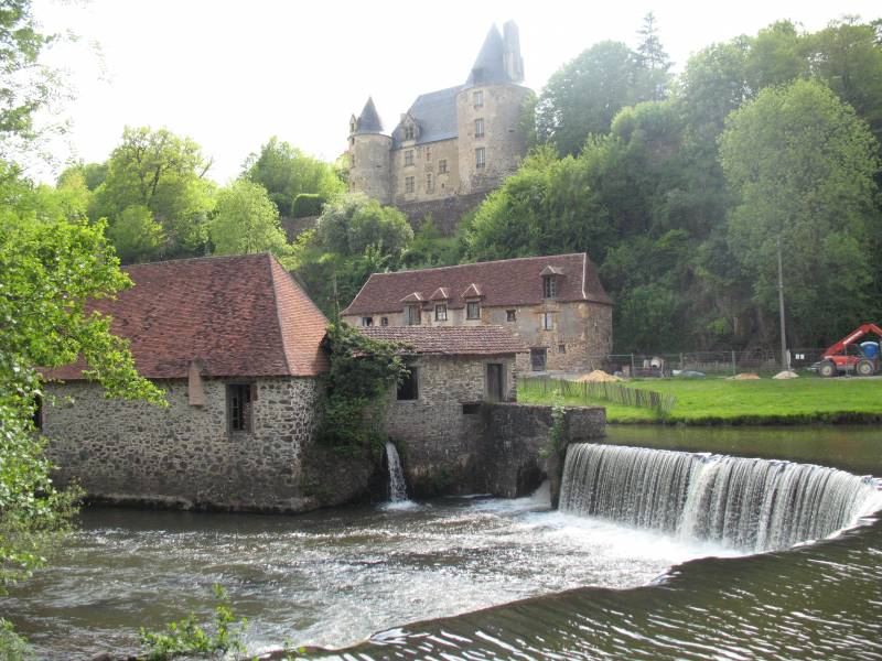 Barrage et chateau de la forge de Savignac Lédrier