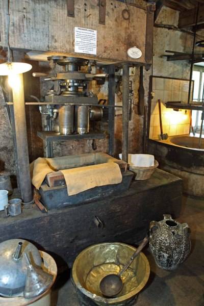 Pressoir à huile de noix du Moulin de la Veyssiére